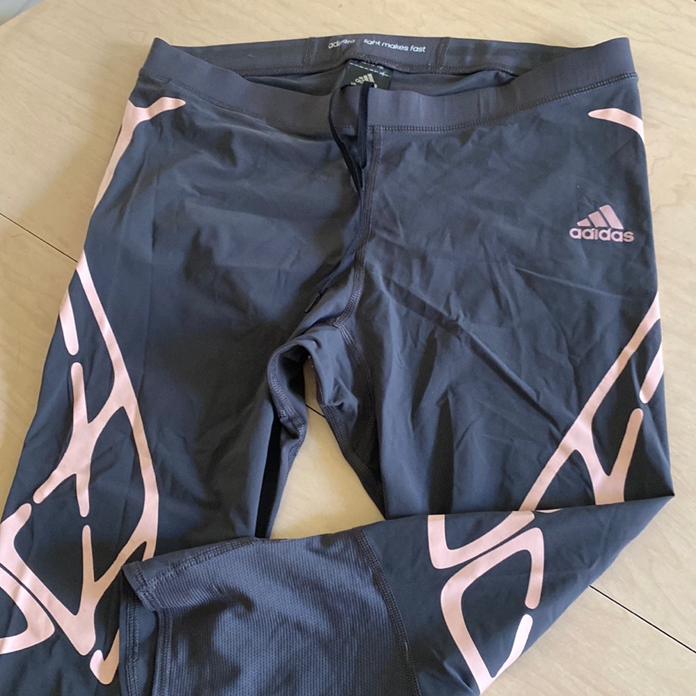 Adidas adizero light makes fast Capri leggings